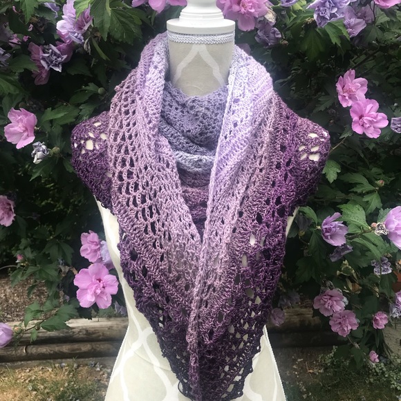 Handcrafted cowl/shawl - Picture 3 of 4